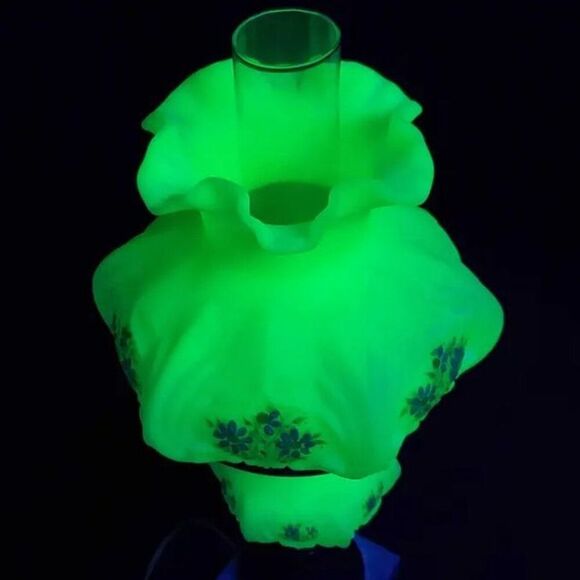 Fenton Hand-Painted Glass Lamp By Diane Johnson With Floral Motif - Picture 2 of 10